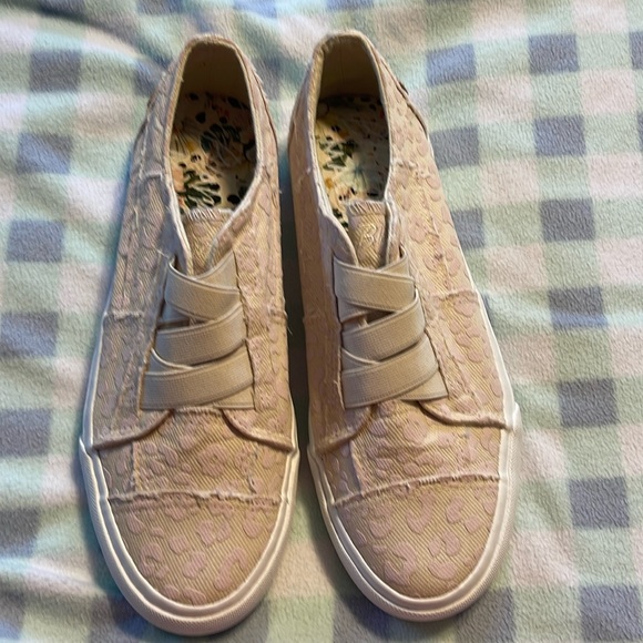 Blowfish Shoes - NWOT Blowfish tan with pink leopard pattern. Brand new, never worn!